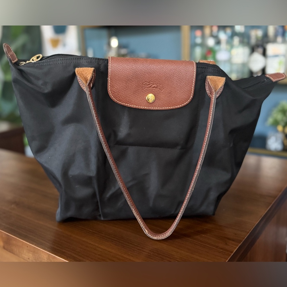 Longchamp Le Pliage Medium Nylon Black Tote - Used, good condition